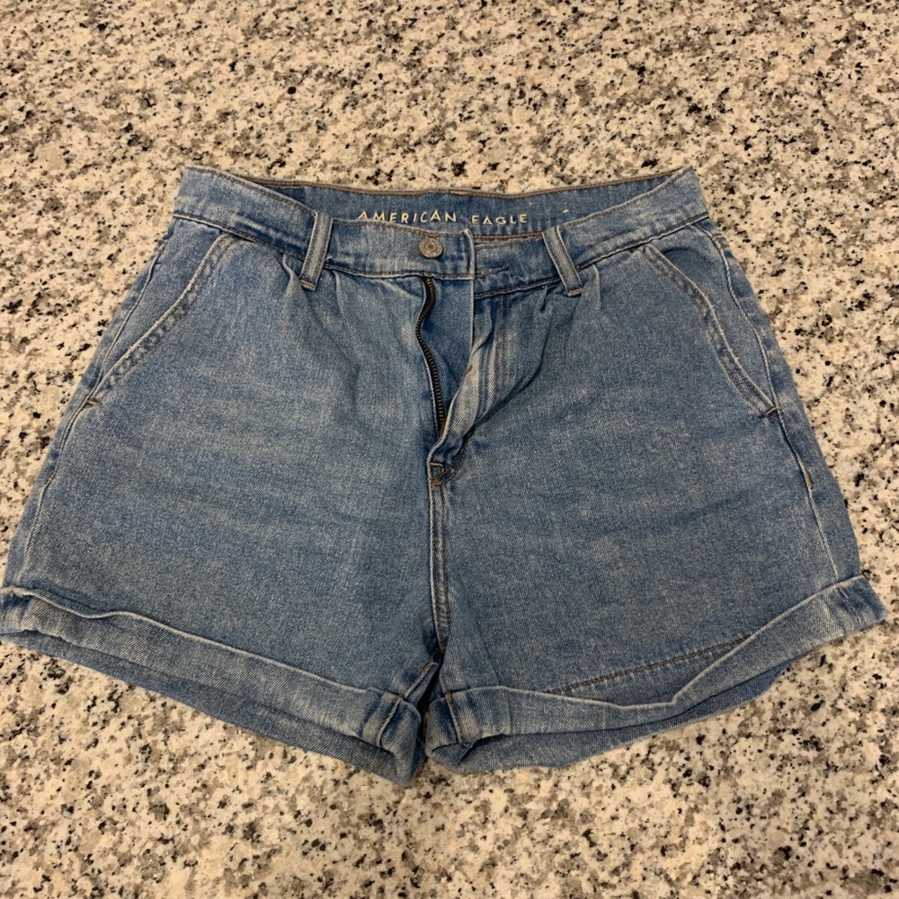 High waisted, Light Wash-Jean Short